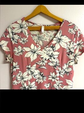 MIA & TESS Floral Pink and White Dress. Very comfortable and light